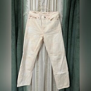 Levi’s wedgie straight peach. Size 28. EUC